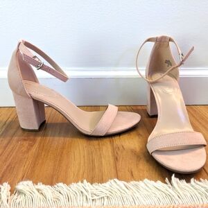 Bandolino nude block heals
